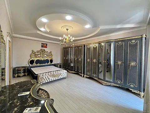 Satılır 3 otaqlı mənzil 190 m²