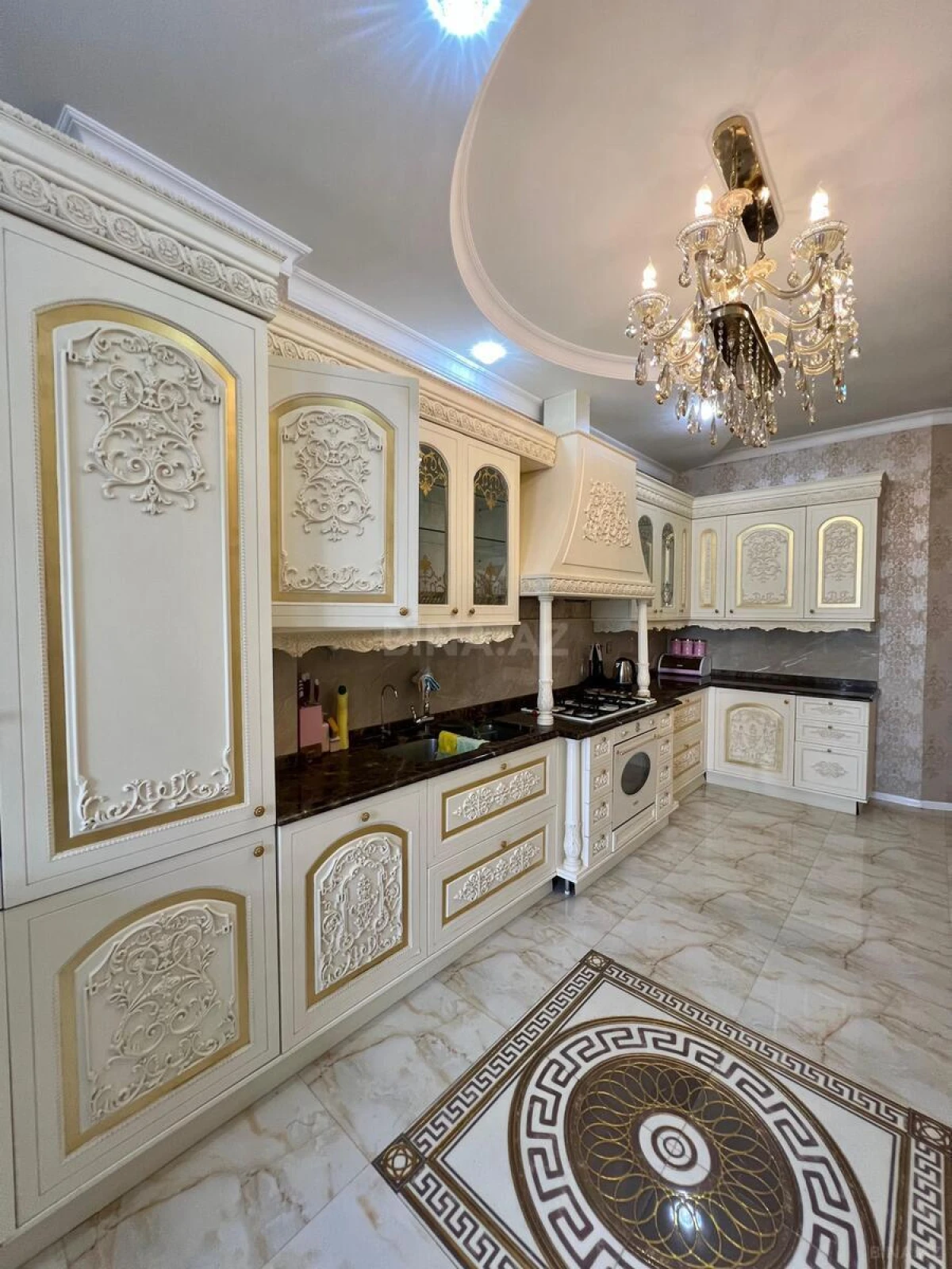 Satılır 3 otaqlı mənzil 190 m²