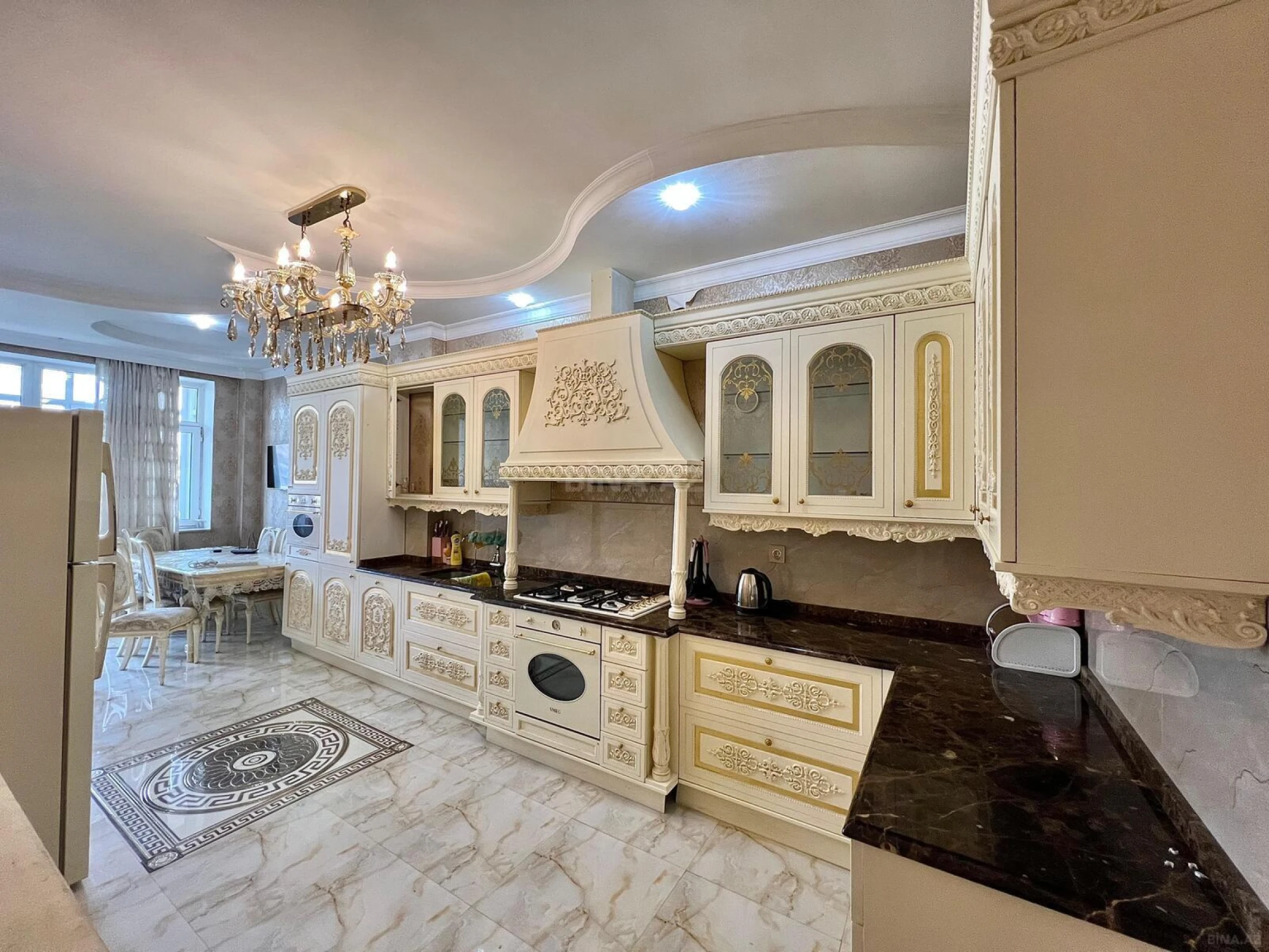 Satılır 3 otaqlı mənzil 190 m²