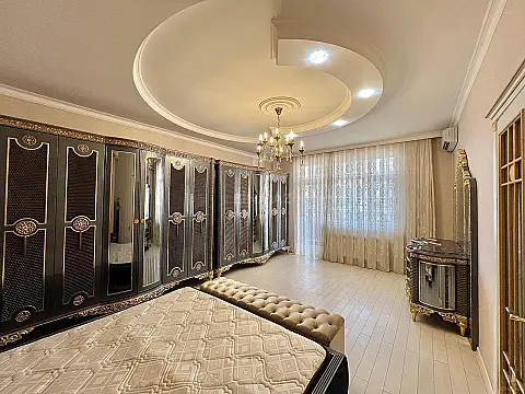 Satılır 3 otaqlı mənzil 190 m²