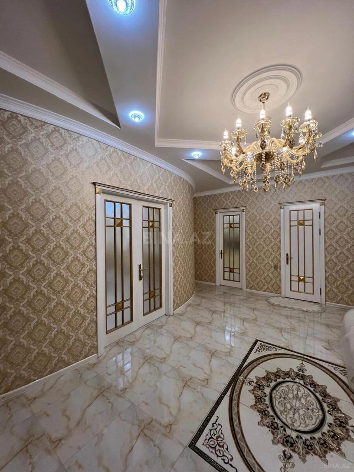 Satılır 3 otaqlı mənzil 190 m²