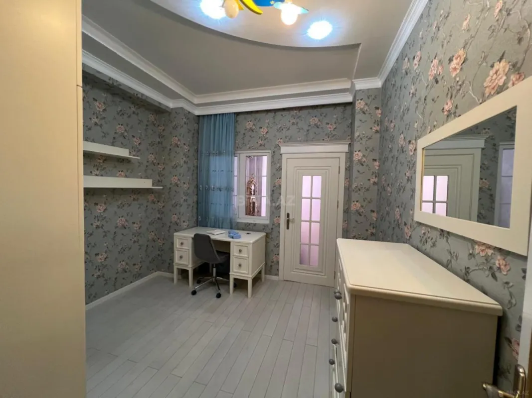 Satılır 3 otaqlı mənzil 190 m²