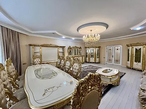 Satılır 3 otaqlı mənzil 190 m²