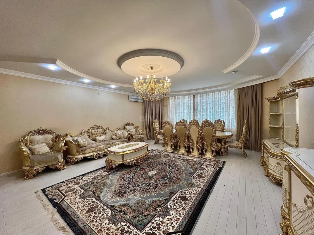 Satılır 3 otaqlı mənzil 190 m²