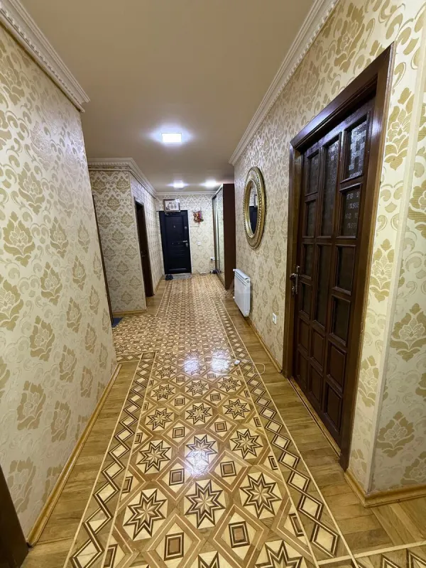 Satılır 5 otaqlı mənzil 120 m²