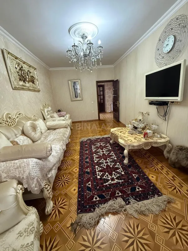 Satılır 5 otaqlı mənzil 120 m²
