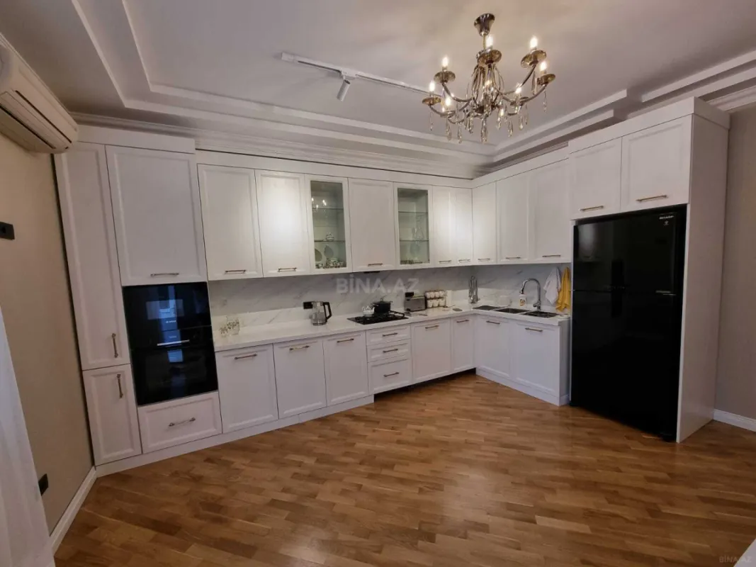 Satılır 3 otaqlı mənzil 135 m²