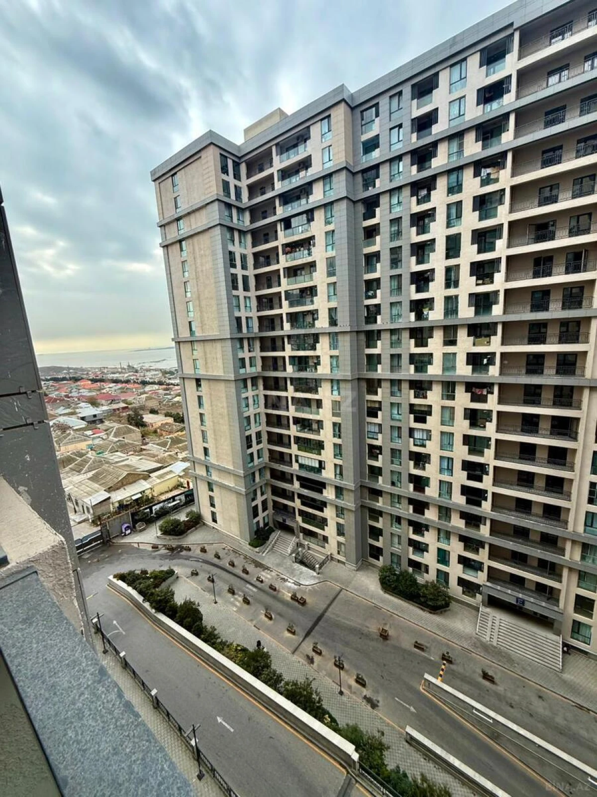 Satılır 2 otaqlı mənzil 82 m²