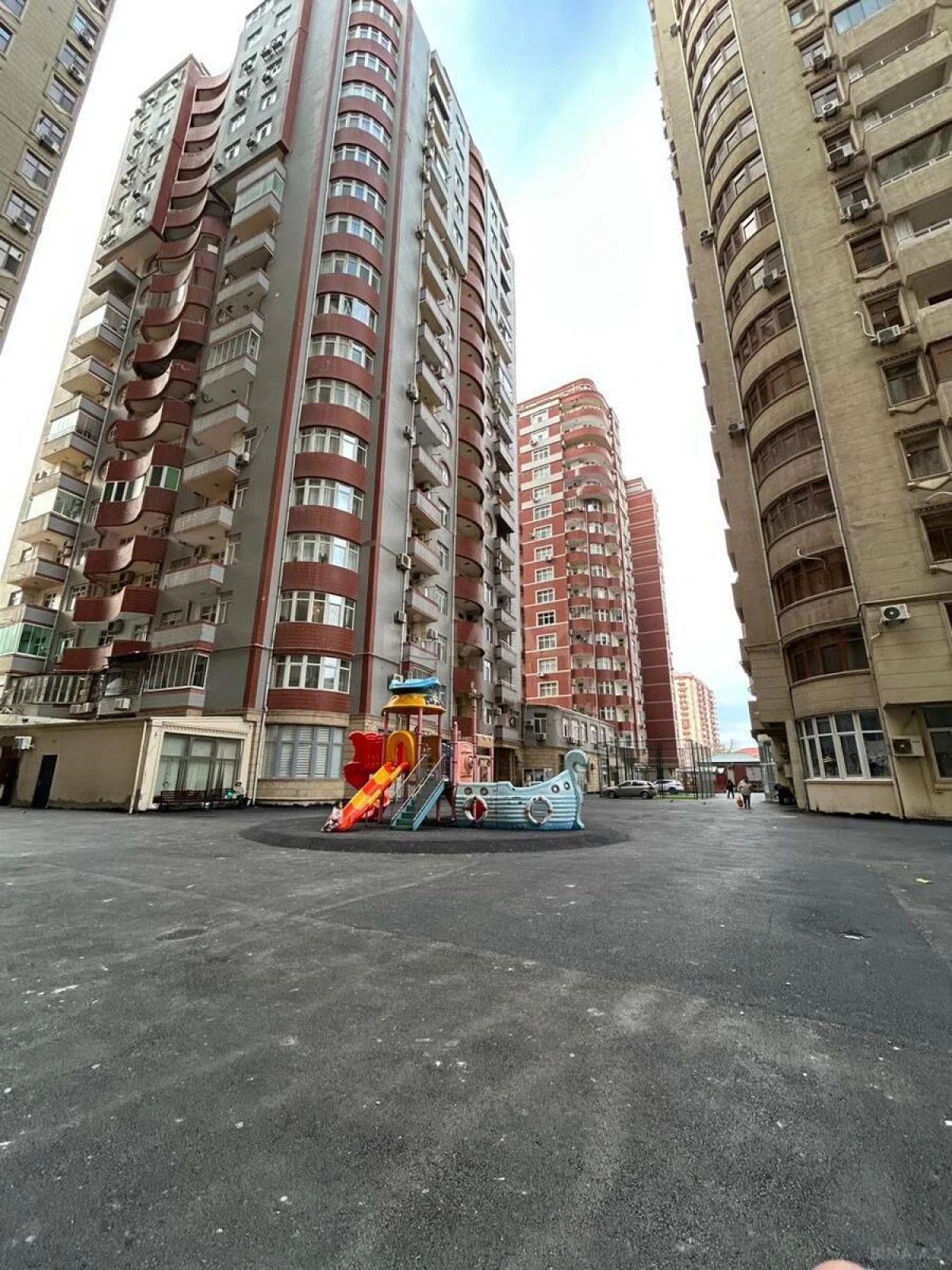 Satılır 3 otaqlı mənzil 95 m²