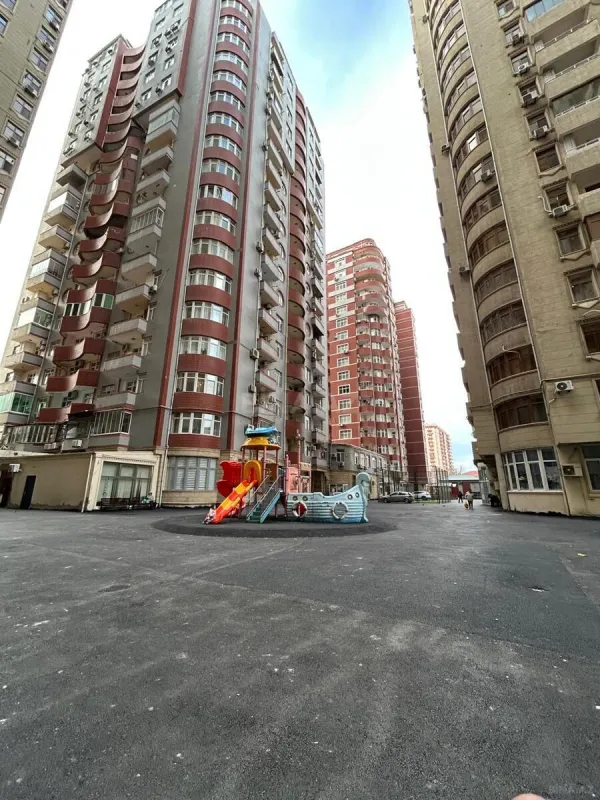 Satılır 3 otaqlı mənzil 95 m²