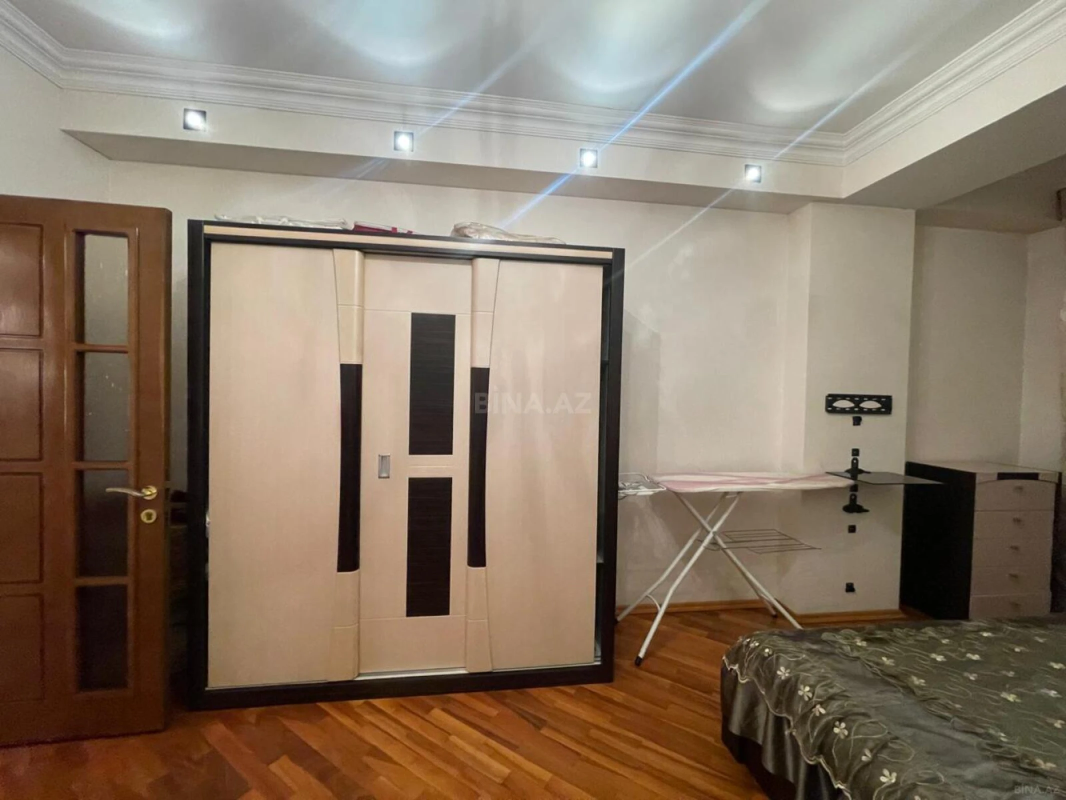 Kirayə verilir 4 otaqlı mənzil 170 m²