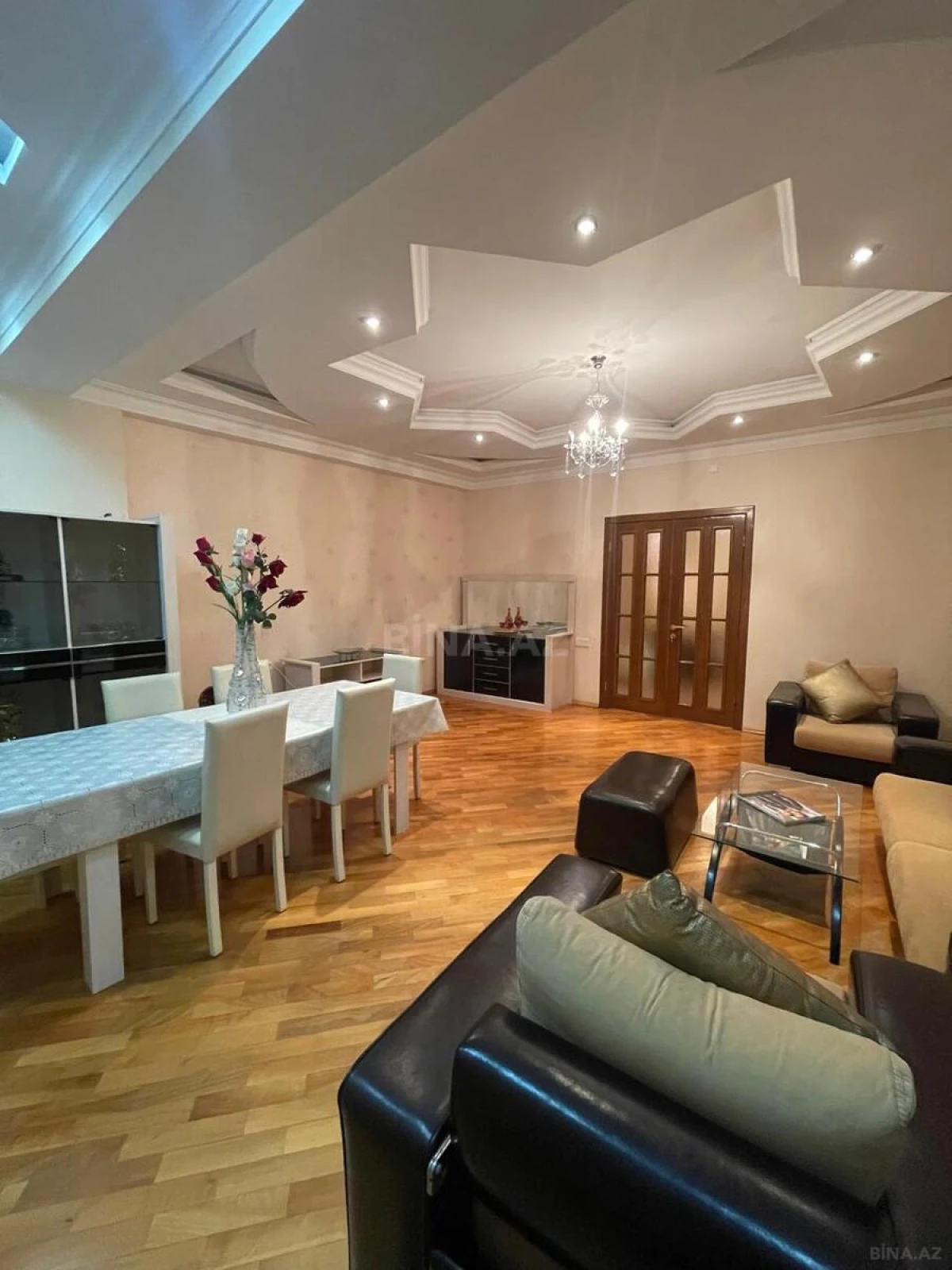 Kirayə verilir 4 otaqlı mənzil 170 m²