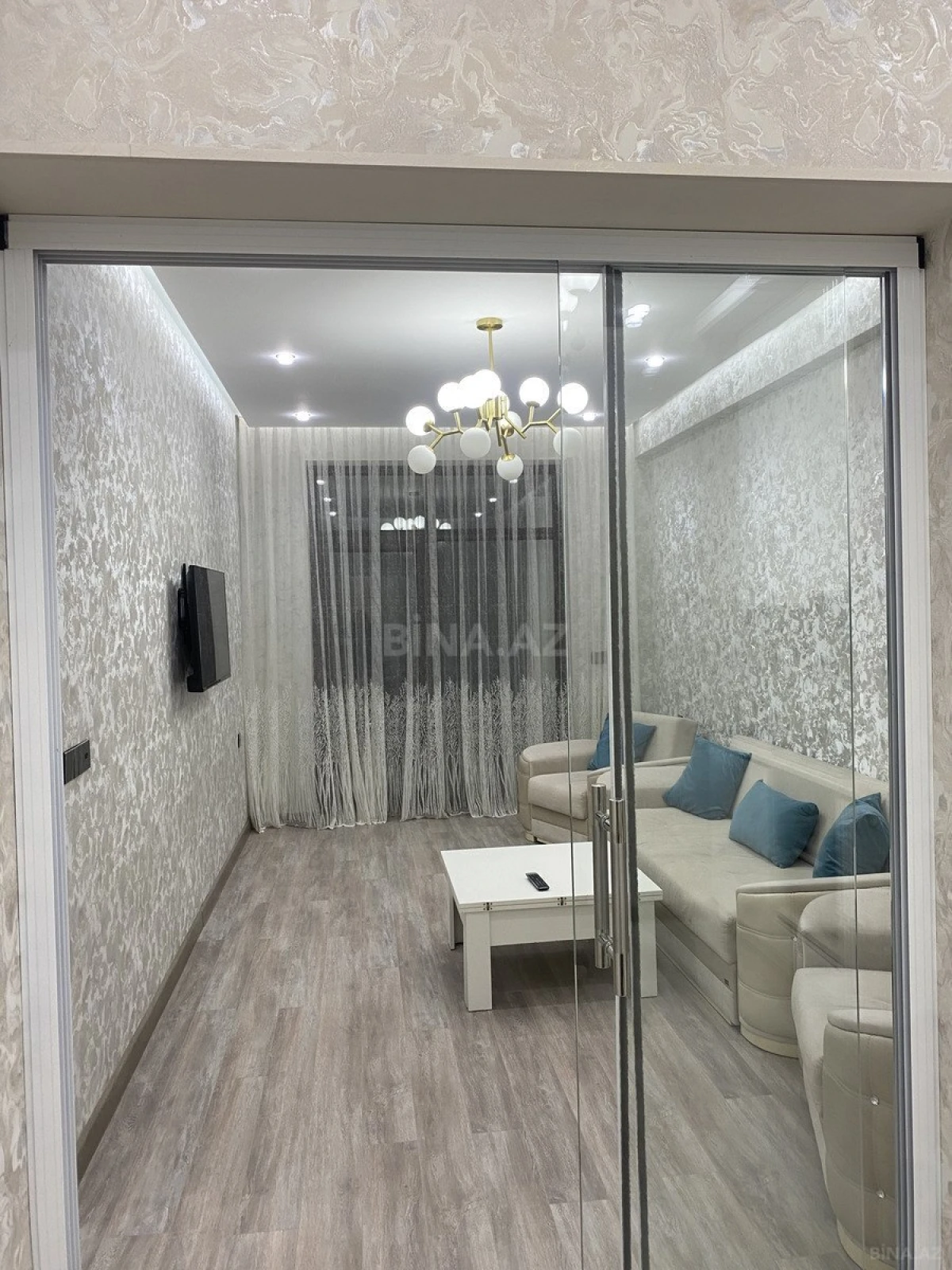 Kirayə verilir 2 otaqlı mənzil 75 m²