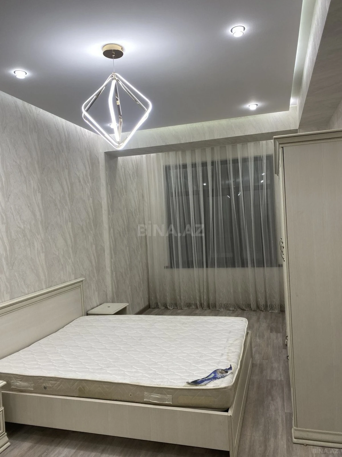 Kirayə verilir 2 otaqlı mənzil 75 m²
