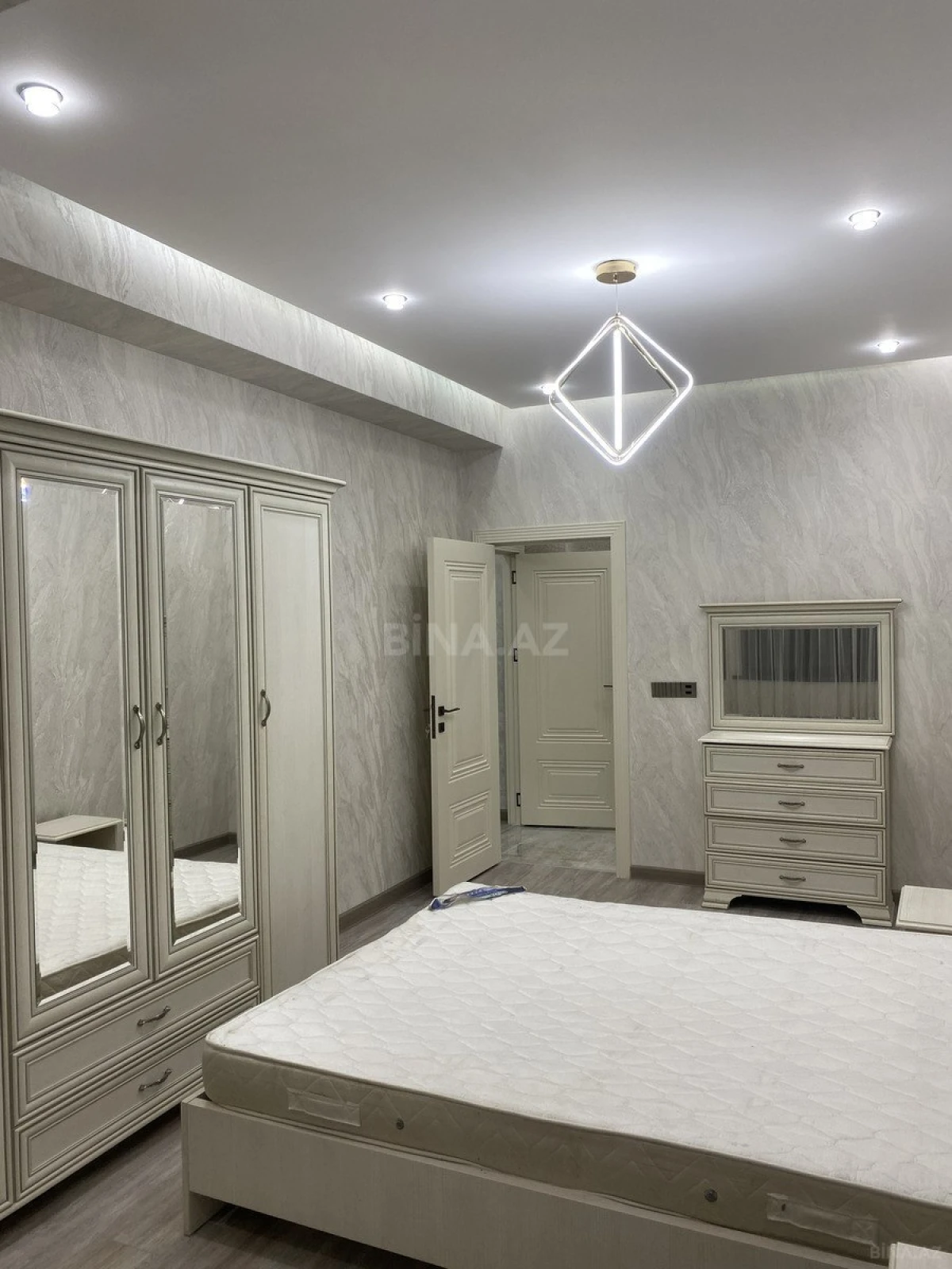 Kirayə verilir 2 otaqlı mənzil 75 m²