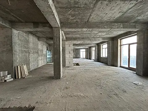 Satılır 4 otaqlı mənzil 209 m²