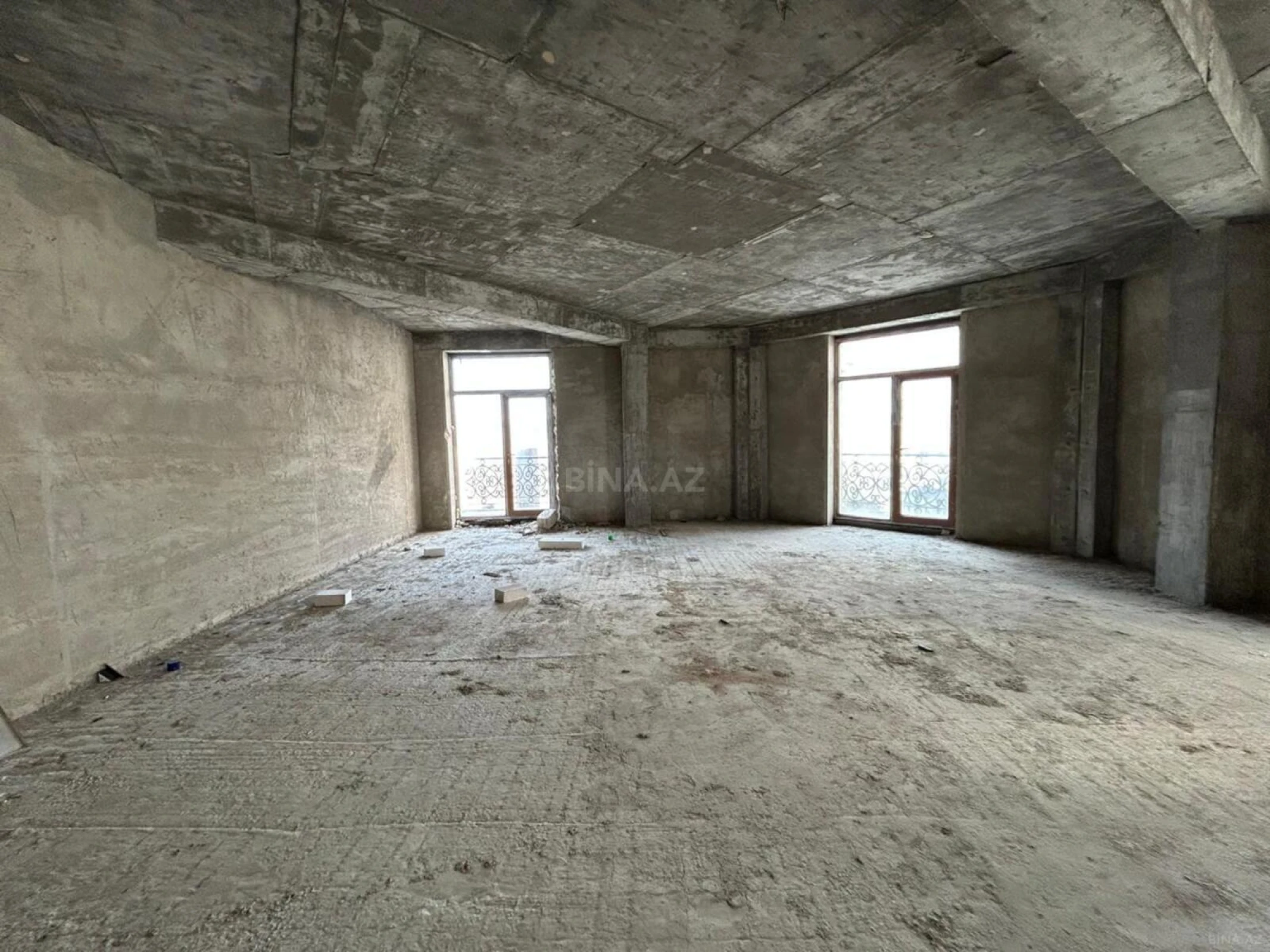 Satılır 4 otaqlı mənzil 209 m²