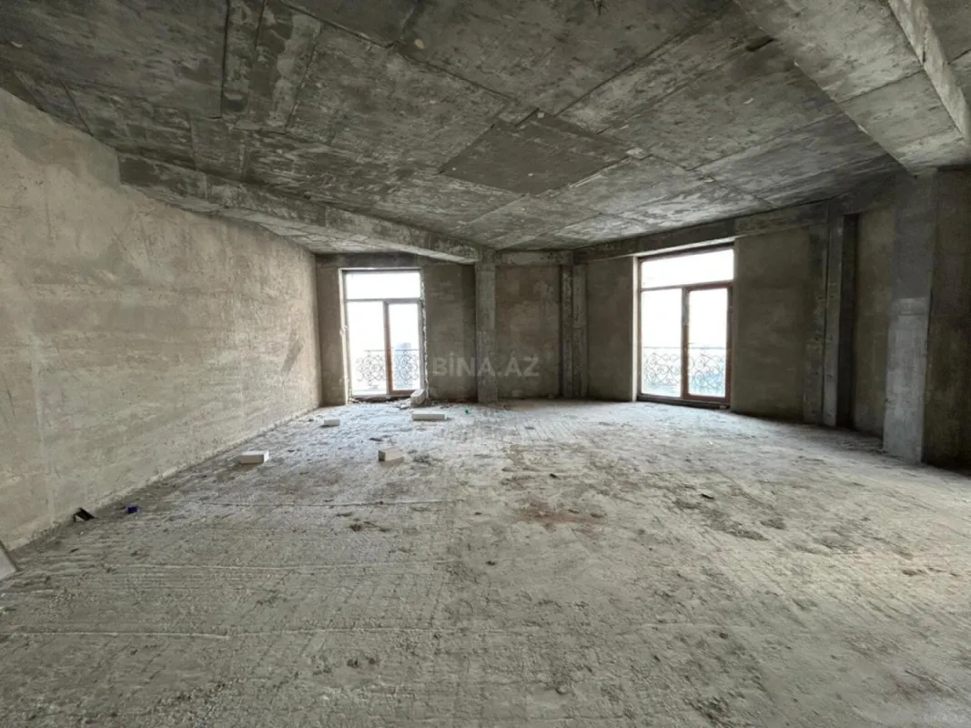 Satılır 4 otaqlı mənzil 209 m²