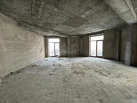 Satılır 4 otaqlı mənzil 209 m²