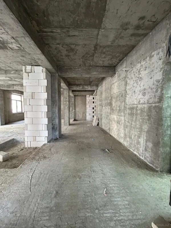 Satılır 4 otaqlı mənzil 209 m²