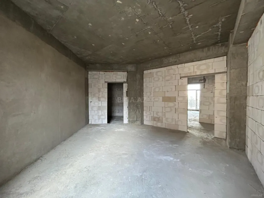 Satılır 4 otaqlı mənzil 195 m²