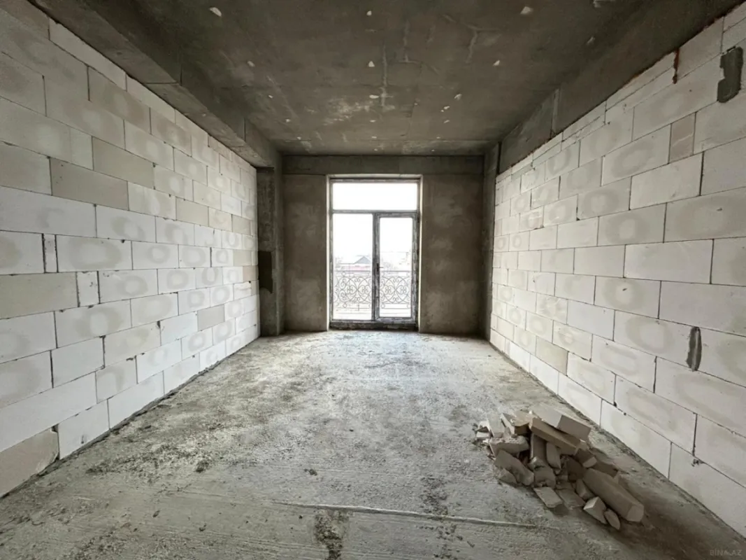 Satılır 4 otaqlı mənzil 195 m²