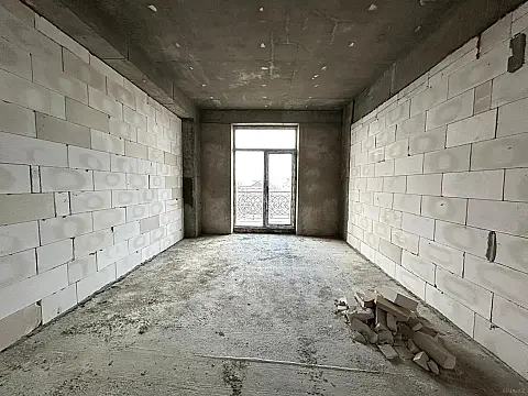 Satılır 4 otaqlı mənzil 195 m²