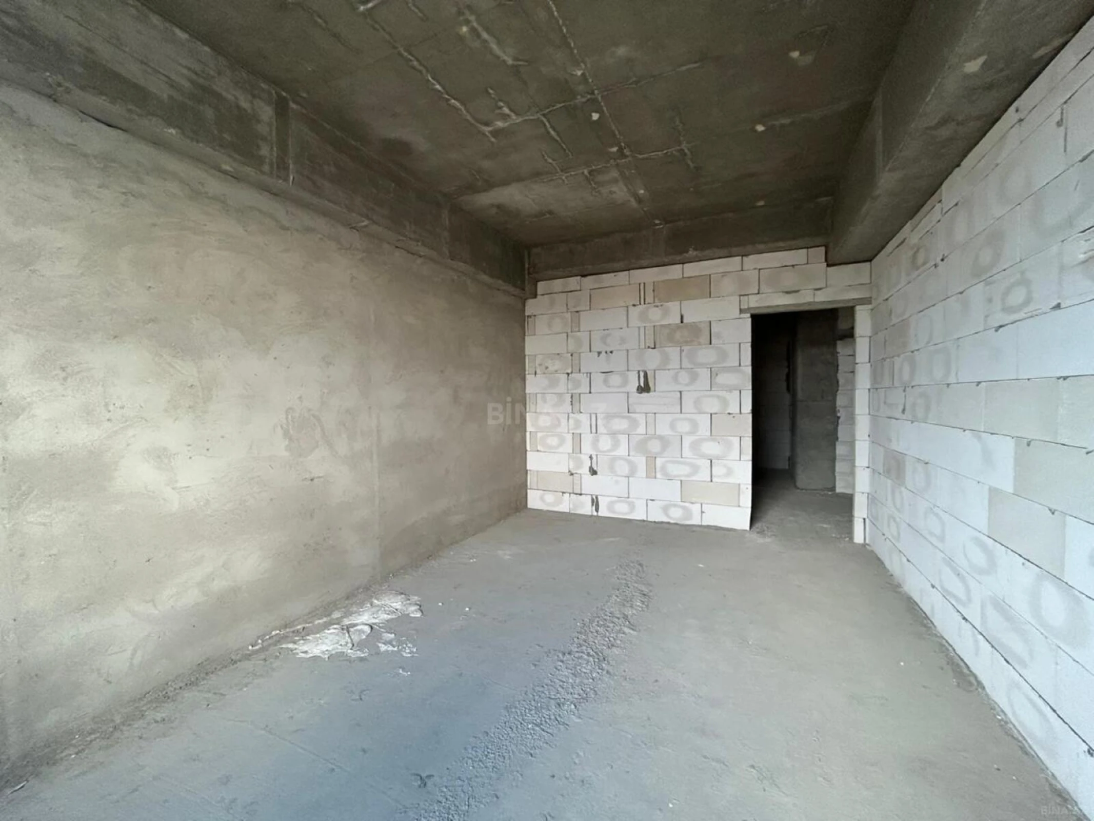 Satılır 4 otaqlı mənzil 195 m²
