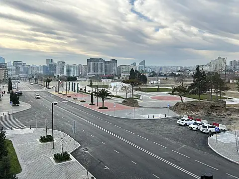 Satılır 4 otaqlı mənzil 195 m²