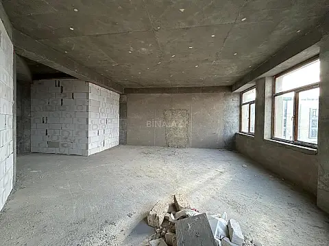 Satılır 4 otaqlı mənzil 195 m²