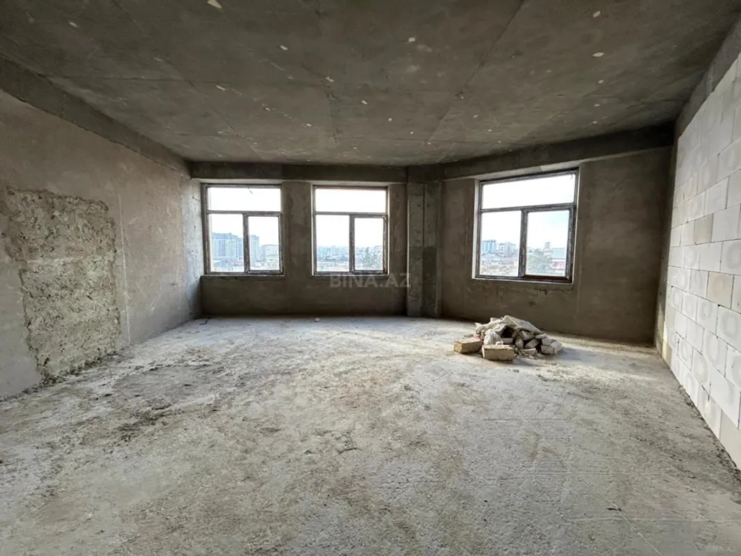 Satılır 4 otaqlı mənzil 195 m²