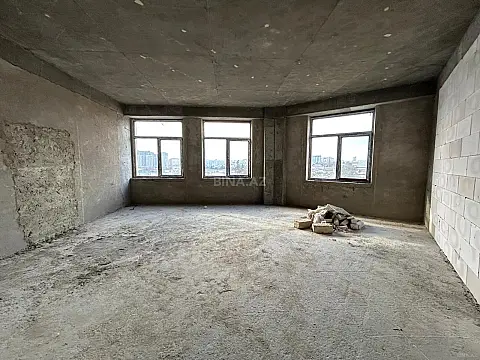 Satılır 4 otaqlı mənzil 195 m²