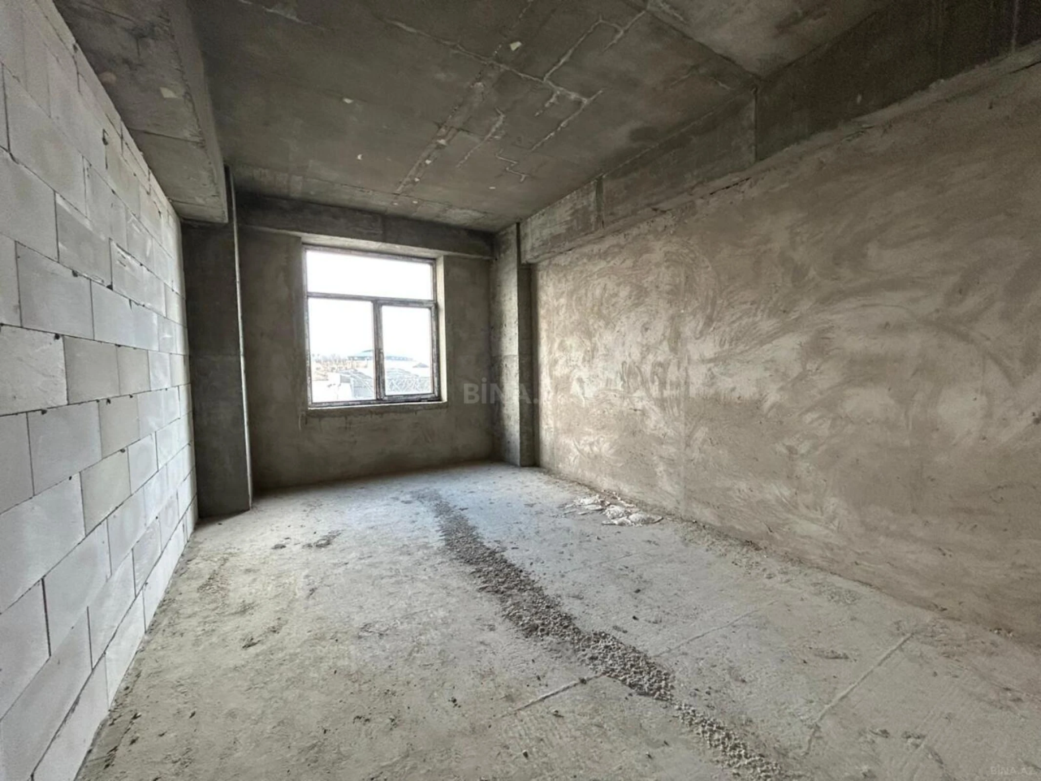 Satılır 4 otaqlı mənzil 195 m²