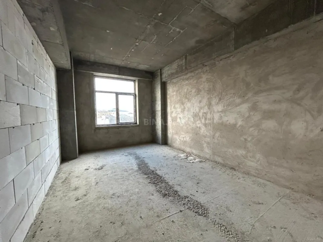 Satılır 4 otaqlı mənzil 195 m²