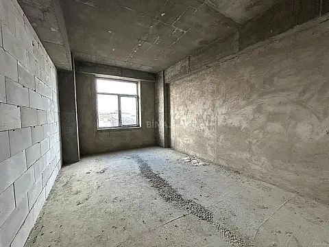 Satılır 4 otaqlı mənzil 195 m²