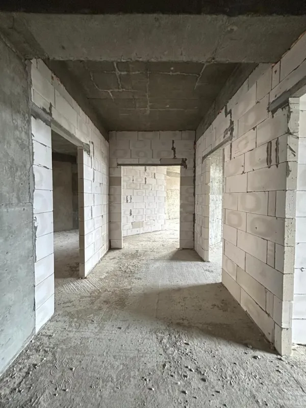 Satılır 4 otaqlı mənzil 195 m²