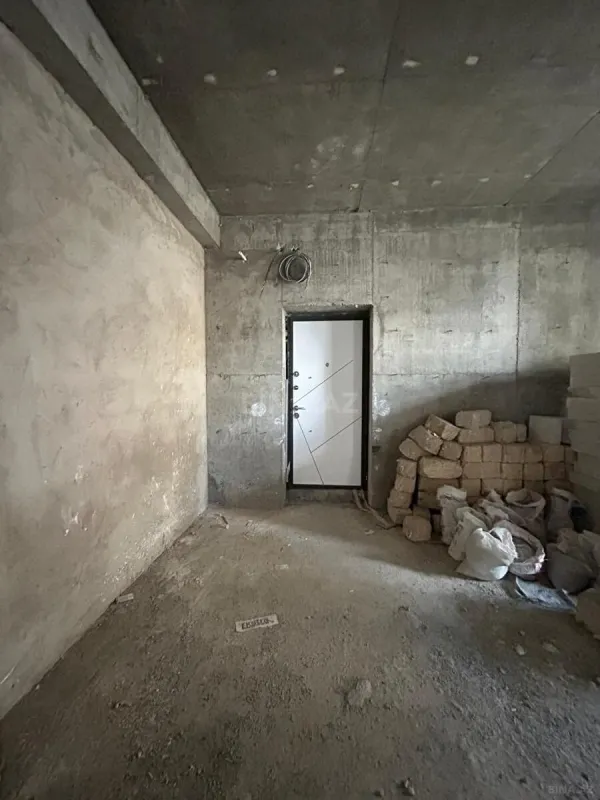 Satılır 4 otaqlı mənzil 195 m²