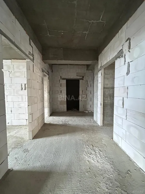 Satılır 4 otaqlı mənzil 195 m²