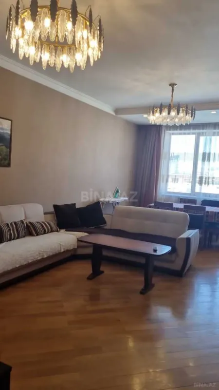 Satılır 4 otaqlı mənzil 165 m²