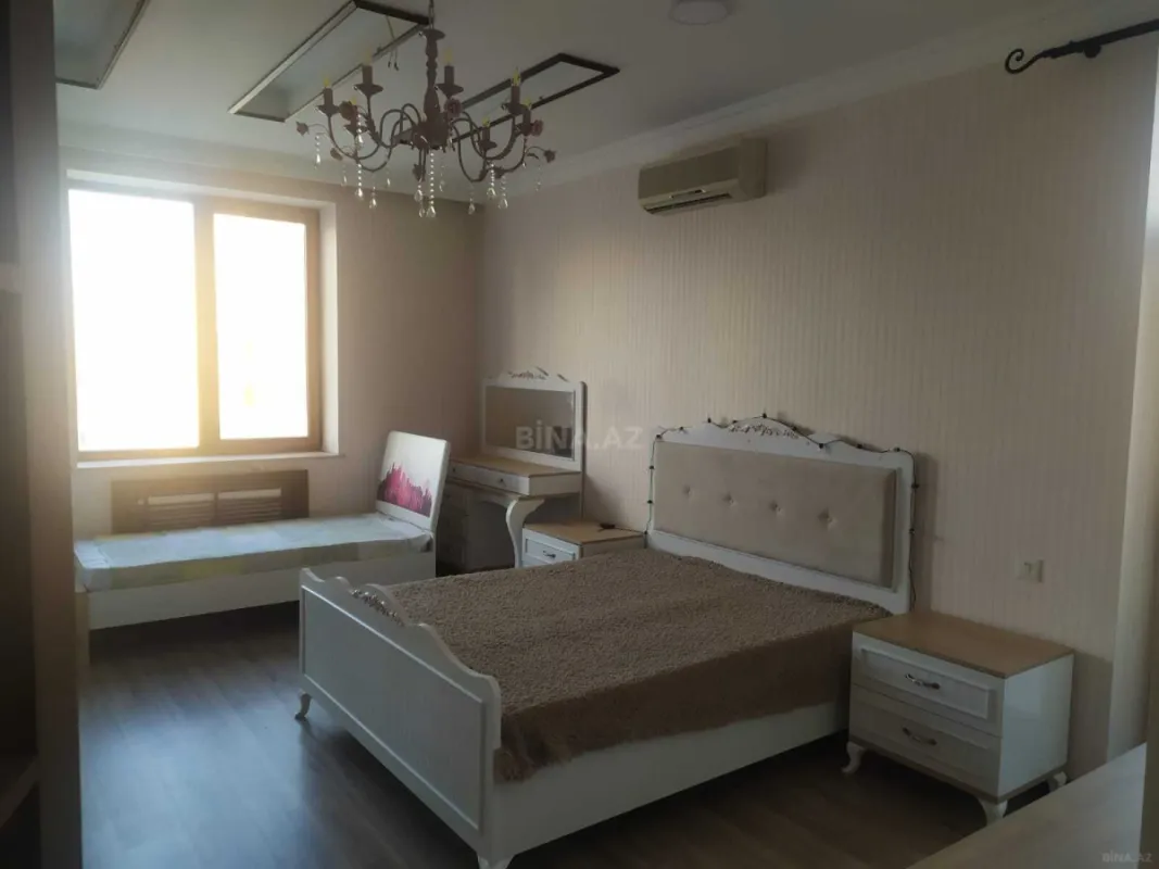 Satılır 4 otaqlı mənzil 165 m²