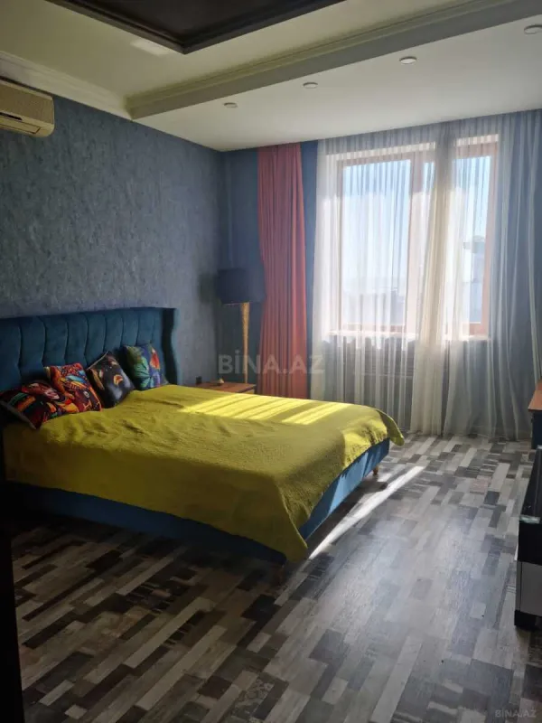 Satılır 4 otaqlı mənzil 165 m²