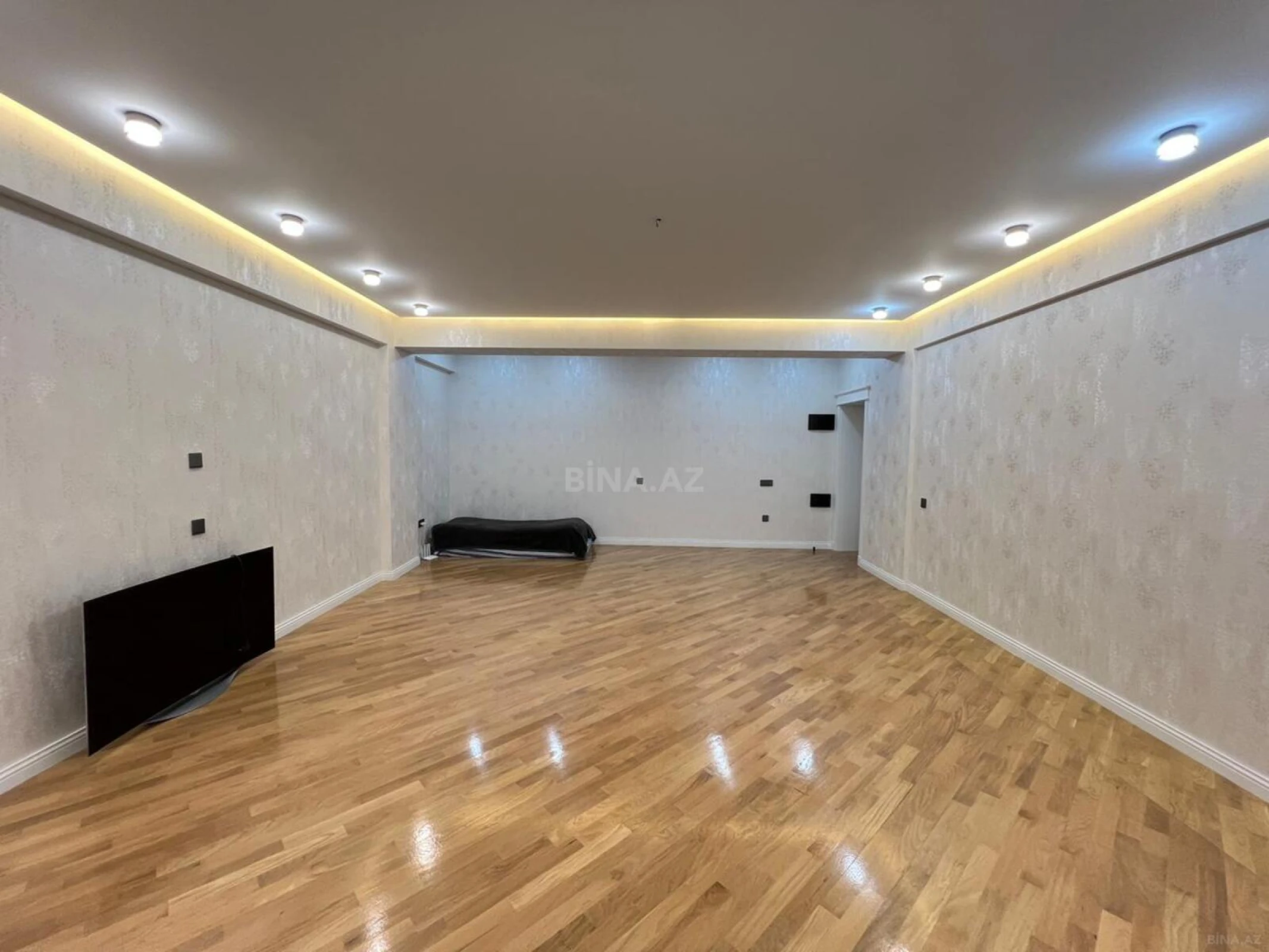 Satılır 3 otaqlı mənzil 98 m²