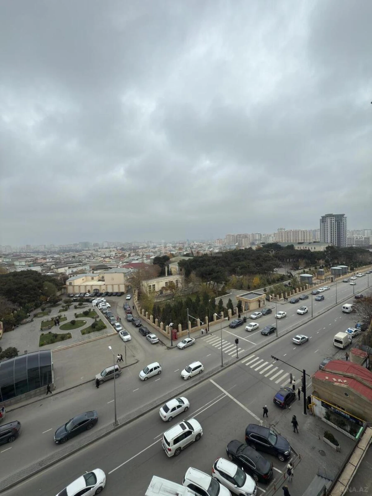 Satılır 3 otaqlı mənzil 135 m²