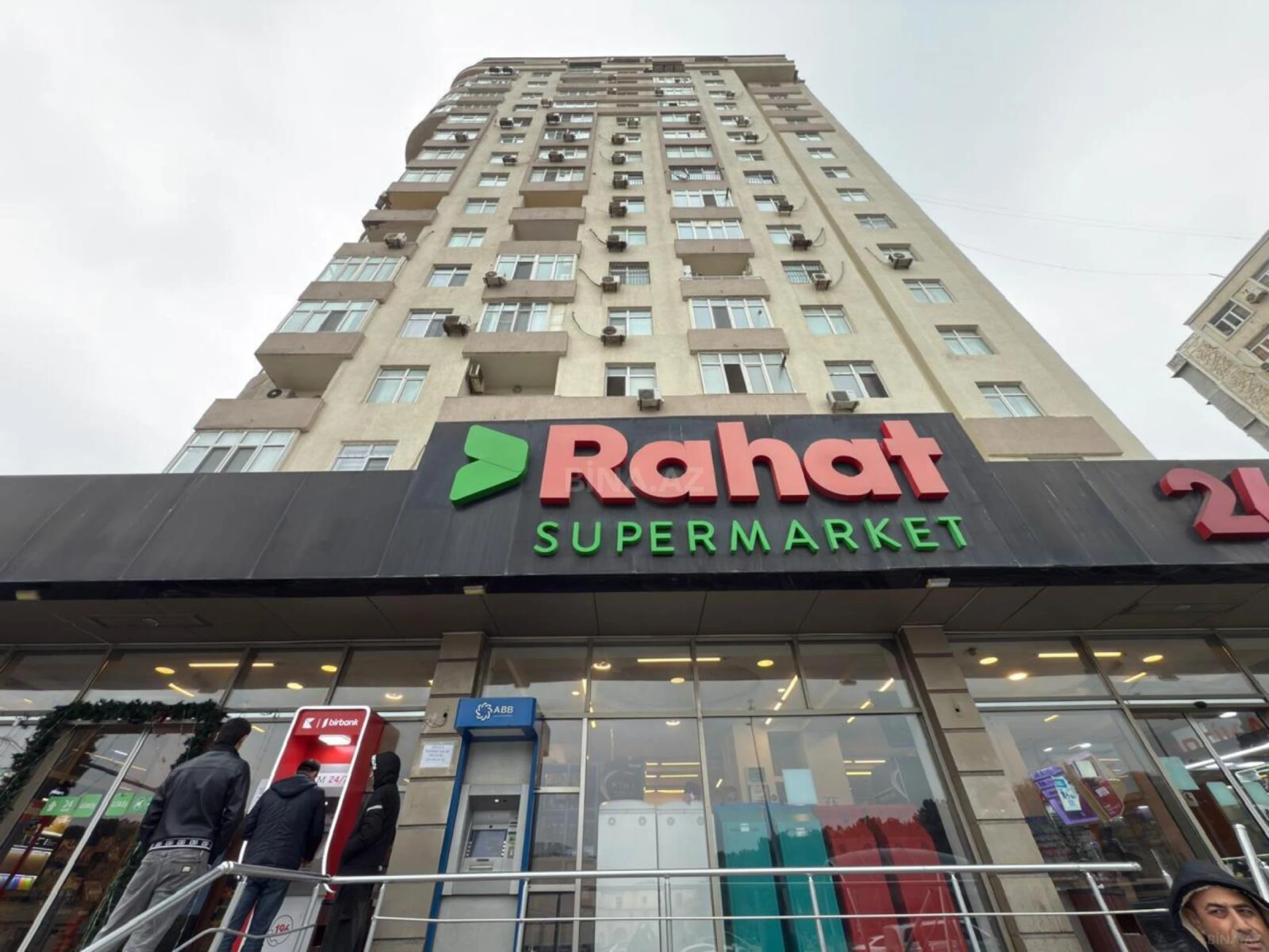 Satılır 3 otaqlı mənzil 135 m²