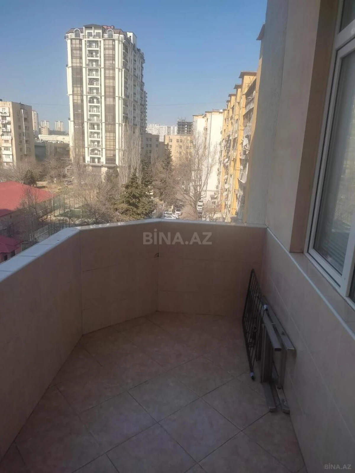 Satılır 3 otaqlı mənzil 135 m²
