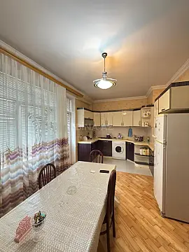 Satılır 3 otaqlı mənzil 135 m²