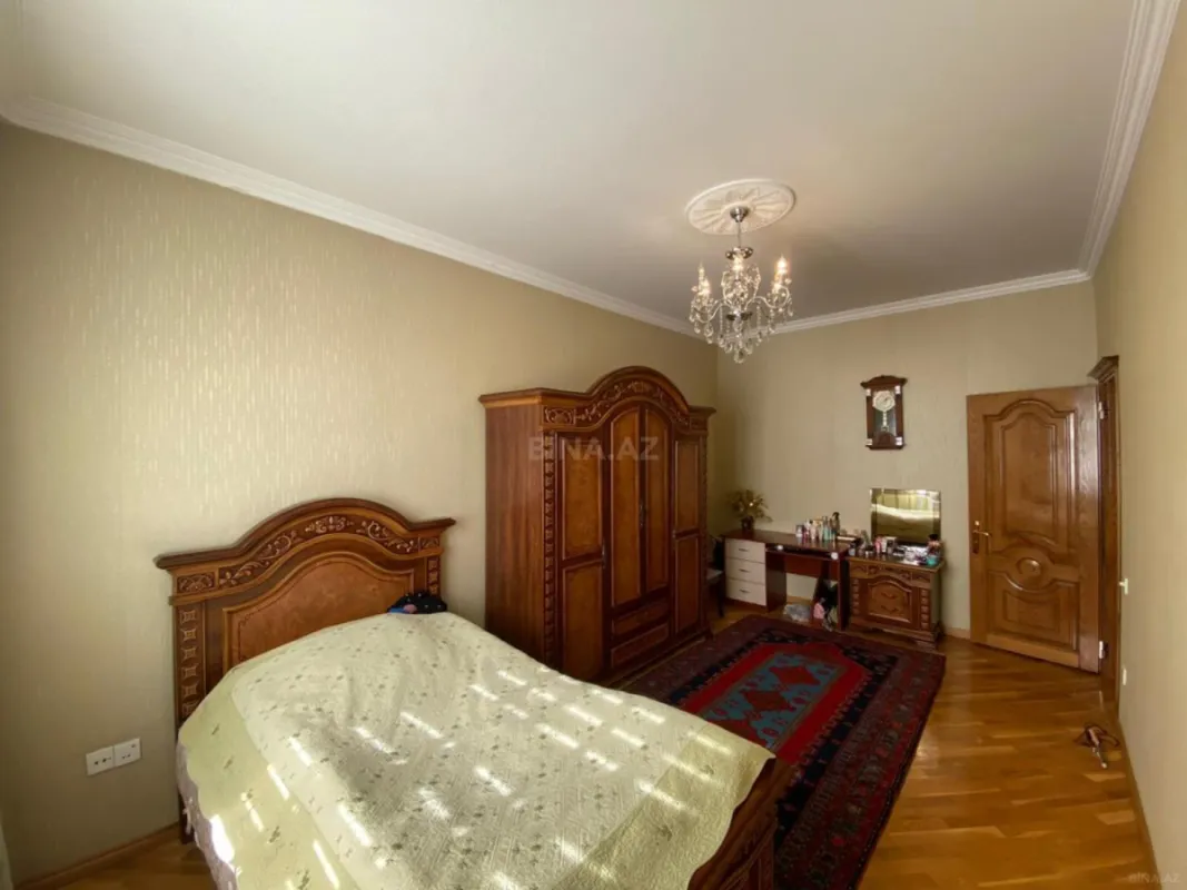 Satılır 7 otaqlı həyət evi 400 m²