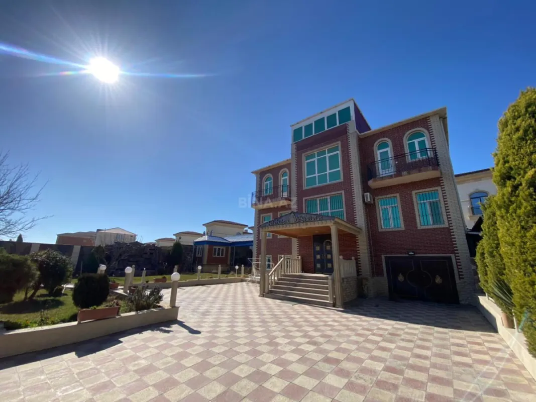 Satılır 7 otaqlı həyət evi 400 m²