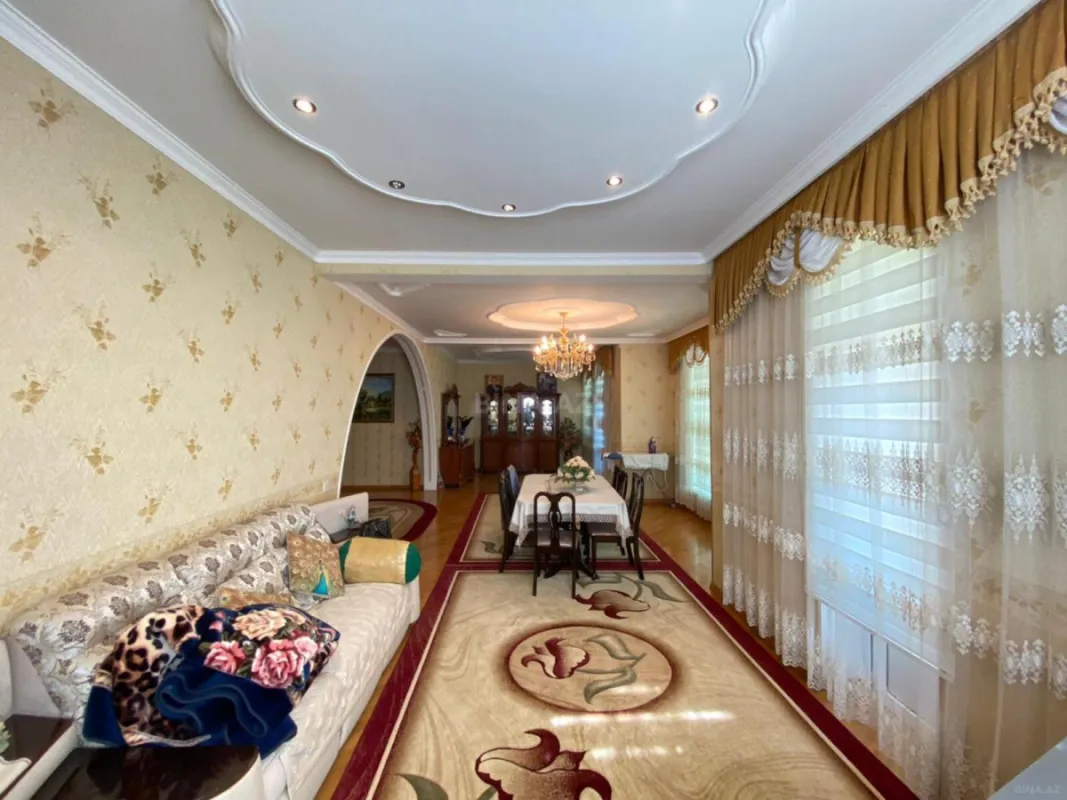 Satılır 7 otaqlı həyət evi 400 m²