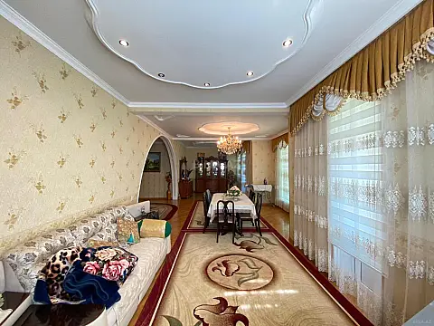 Satılır 7 otaqlı həyət evi 400 m²